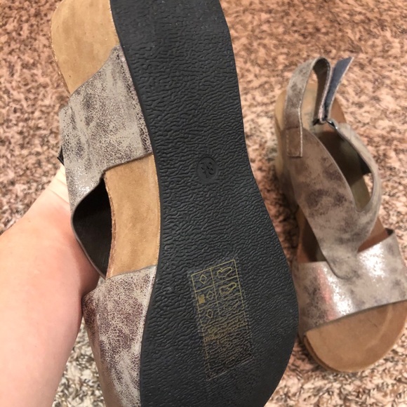 Platform wedge sandals. NWOT. Very cute! - Picture 2 of 5